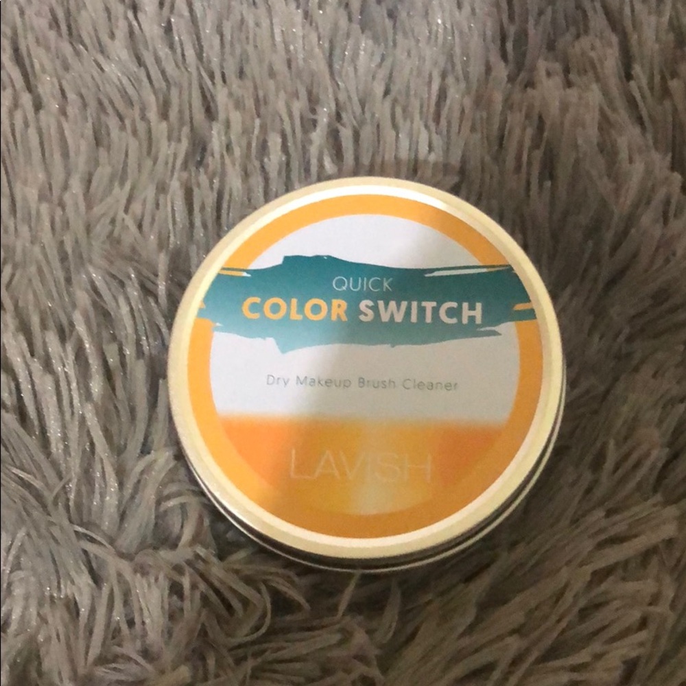 Color switch dry brush cleaner